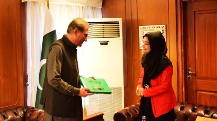 Shah Mehmood Qureshi meets sister of Dr Aafia Siddiqui