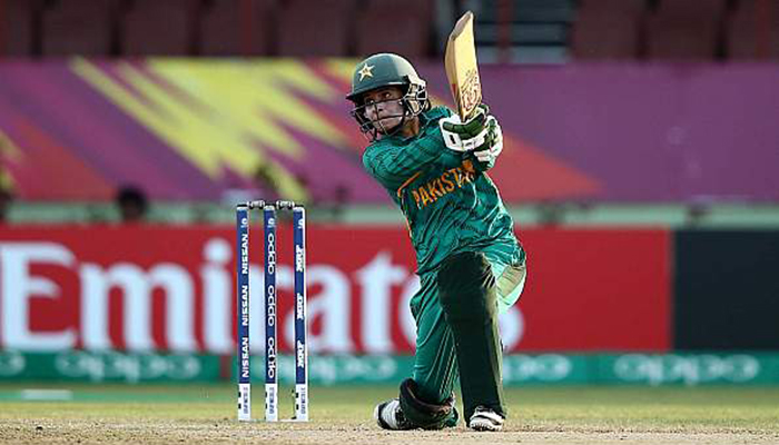 India beat Ireland to reach semi-finals