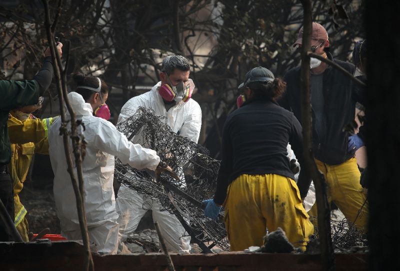 Trump visits fire-wracked California as more than 1,000 missing