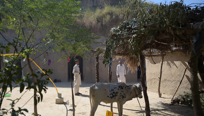 In Pakistani village, home is where the cave is