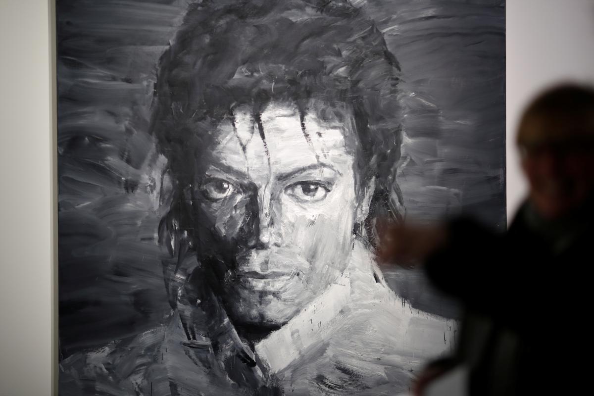 Michael Jackson fans look to beat it down to Paris art show