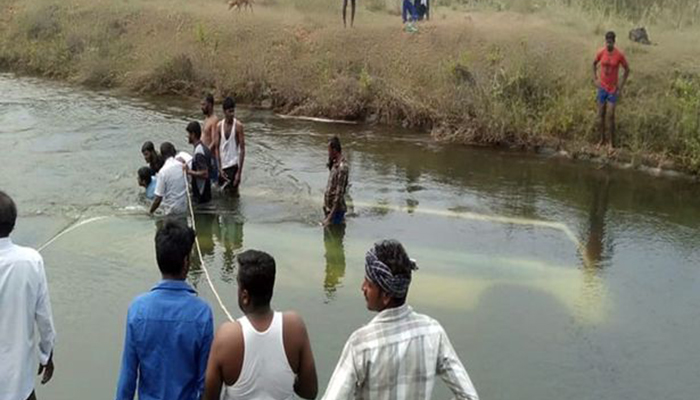 25 dead as bus falls into canal in Karnataka’s Mandya 25 dead as bus falls into canal in Karnataka’s Mandya