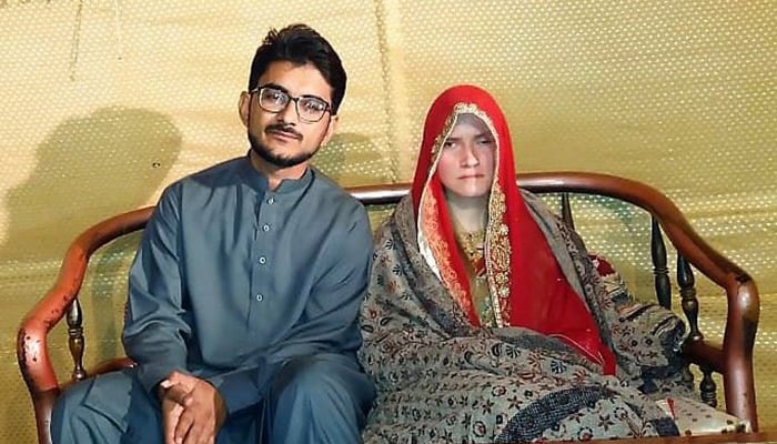 American blind girl marries visually impaired Pakistani cricketer in ...