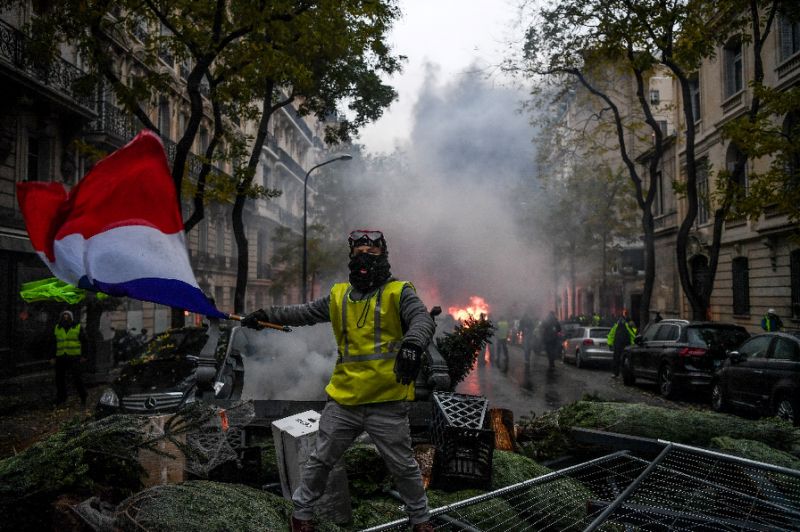 65 injured, 140 arrested in Paris protests 65 injured, 140 arrested in Paris protests