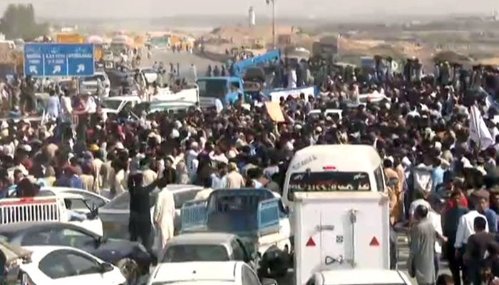 Bahria Town employees, contractors end protest after negotiation 