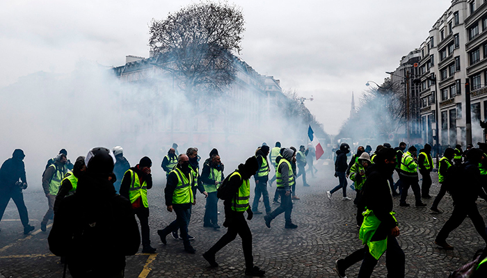 Paris cleans up as Macron prepares response to yellow vests