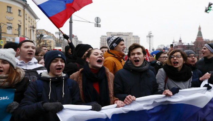 Russian lawmakers back law jailing anyone urging teenagers to protest
