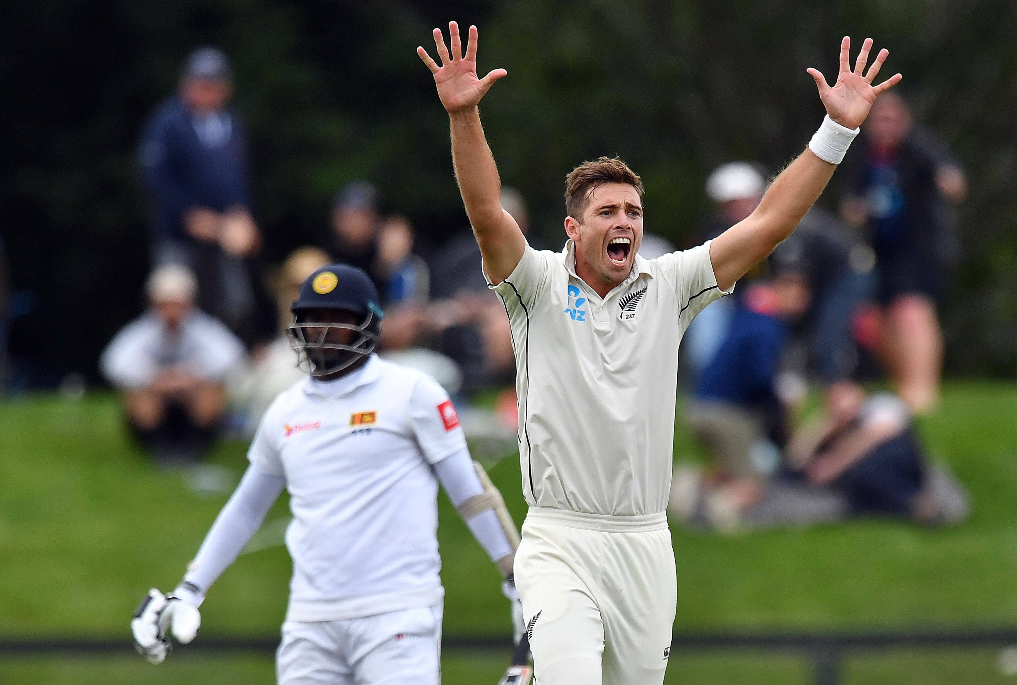 Southee entertains for New Zealand but Lakmal keeps Sri Lanka on top