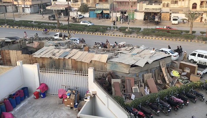 Encroachers block entrance to blood bank in Karachi