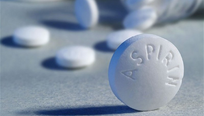Aspirin lowers heart attack risk but raises risk of dangerous bleeding