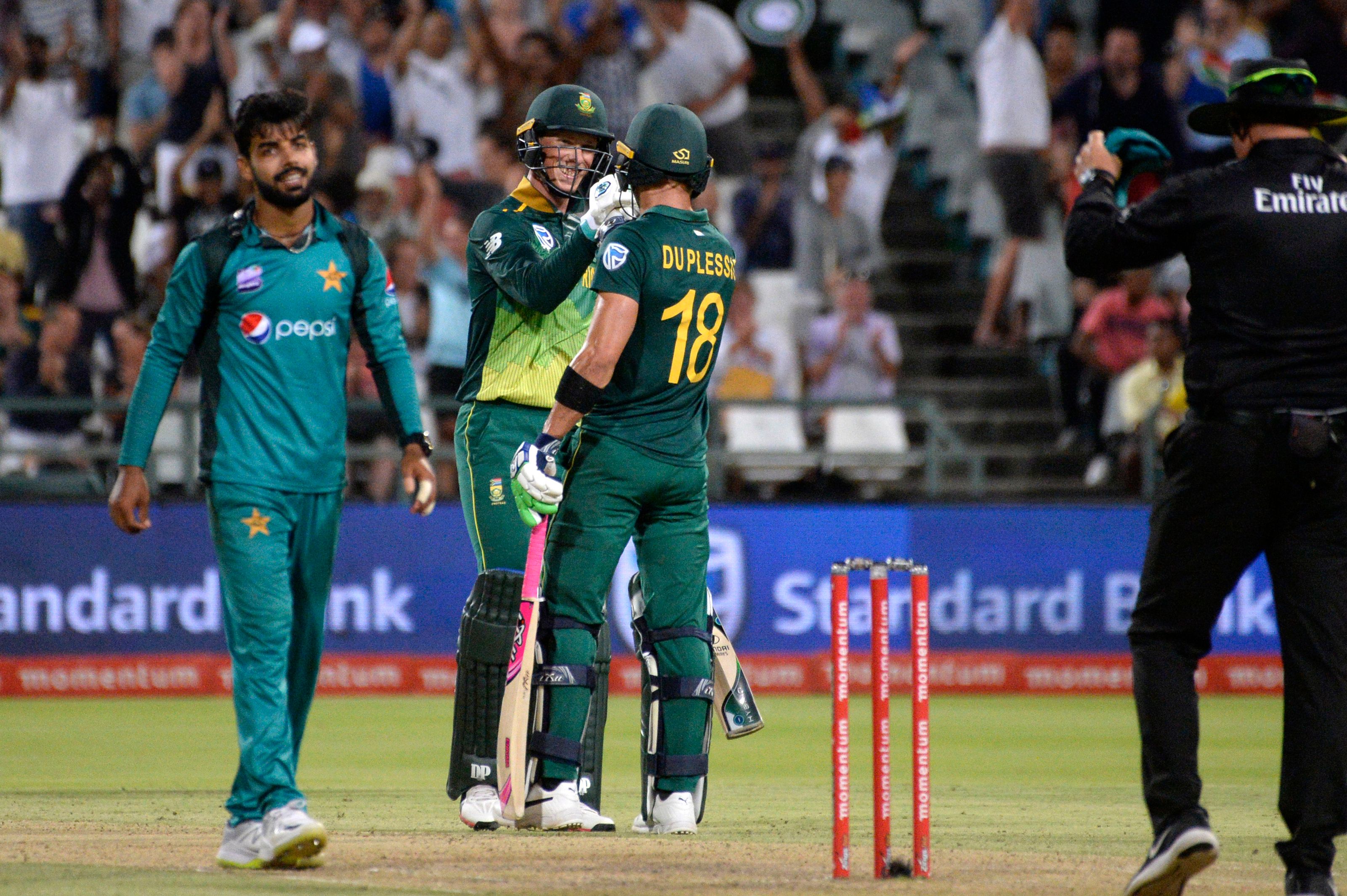 De Kock assault sinks Pakistan in series decider