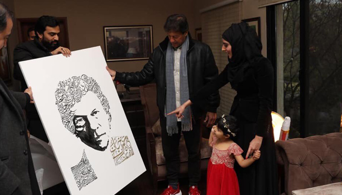 Pakistani artist meets PM Imran, gifts calligraphy portrait