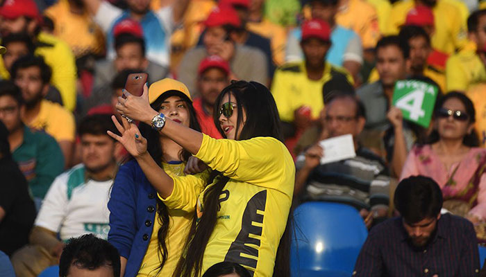 PSL T-shirts selling like hot cakes as cricket fever grips nation 