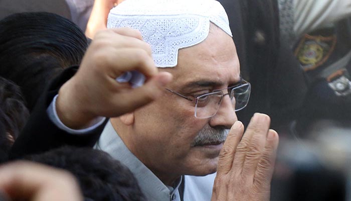 Zardari moves SC to ‘restrain’ FIA from probing money laundering case