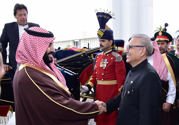 President Alvi greets Saudi Crown Prince Mohammad bin Salman 