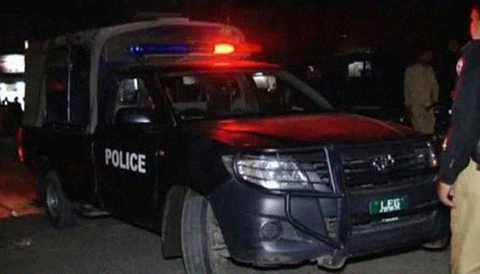 Five pedestrians injured as police give chase to 'suspicious' car in Shikarpur