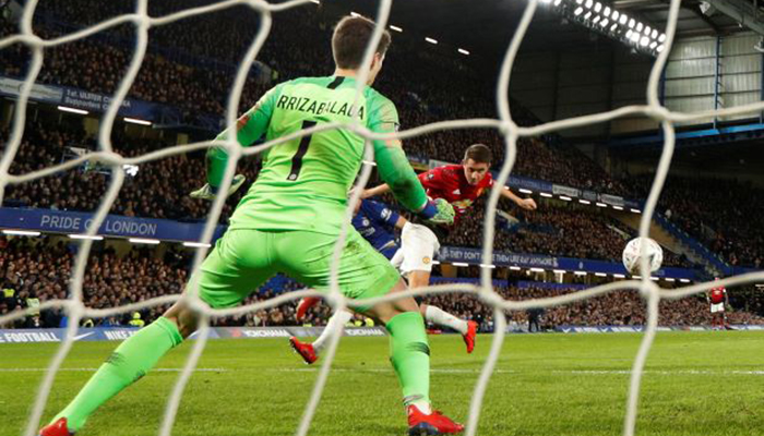 United dump holders Chelsea out of FA Cup to pile pressure on Sarri