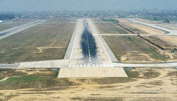 Flights face delay due to pothole on Lahore airport’s runway