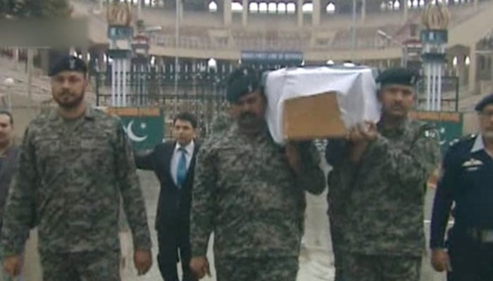 Body of Pakistani prisoner, stoned to death in Indian jail, handed over to Pakistan