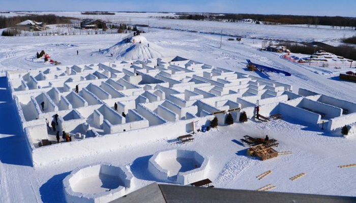Canadian couple builds world's largest snow maze