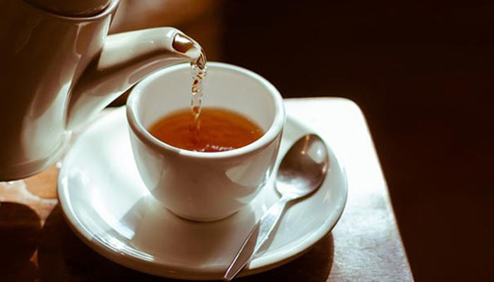 Drinking very hot tea increases risk of cancer: study
