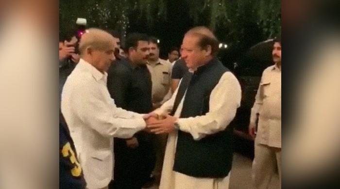 Nawaz Sharif reaches Jati Umra after being released from Kot Lakhpat Jail