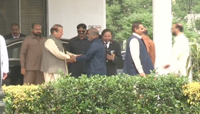 Nawaz reaches Sharif Medical City Hospital for medical examination 