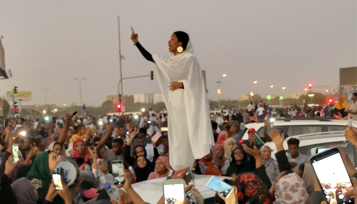 Defiant Sudan protesters seek army talks
