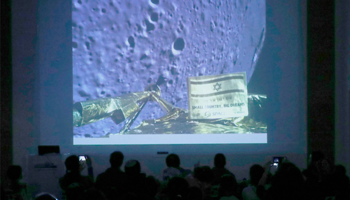 Israeli spacecraft crashes during moon landing: mission control