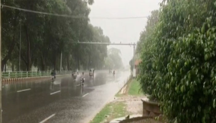Rain with thunder to lash Karachi tonight: Met Office