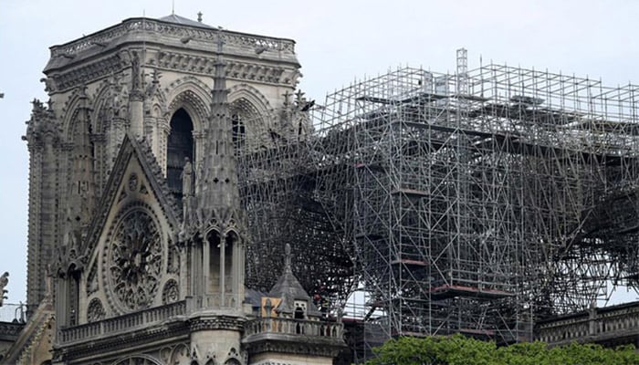 Notre-Dame smoulders as investigation begins