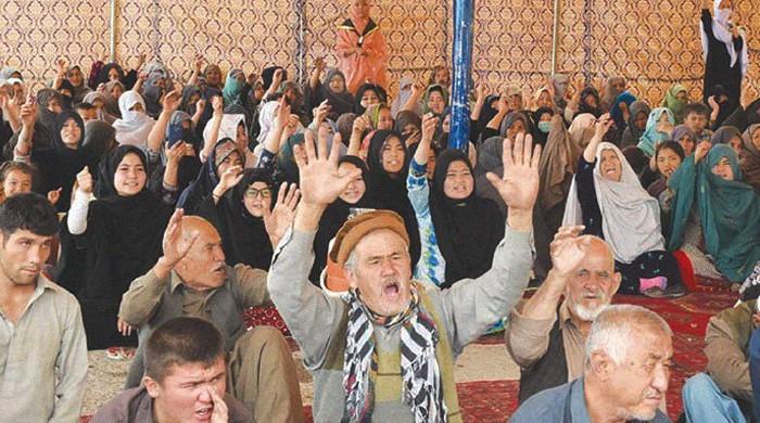 Hazara community ends protests after talks with Shehryar Afridi, Jam Kamal