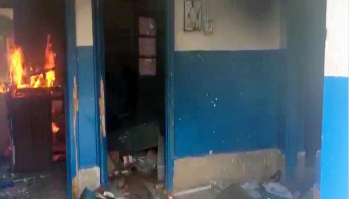 Residents set Peshawar hospital on fire after anti-polio drops allegedly make children ill