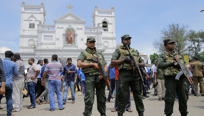 Sri Lanka troops join hunt for bomb attack suspects