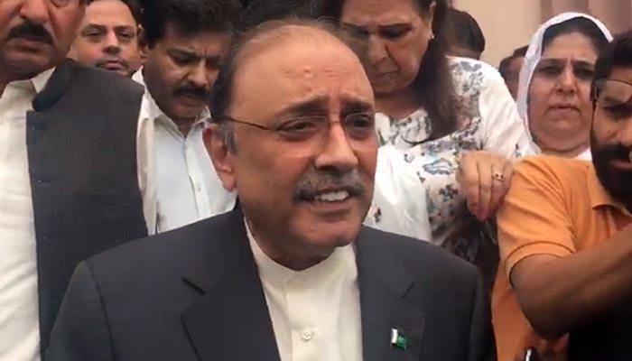 Either NAB will work, or the economy: Zardari