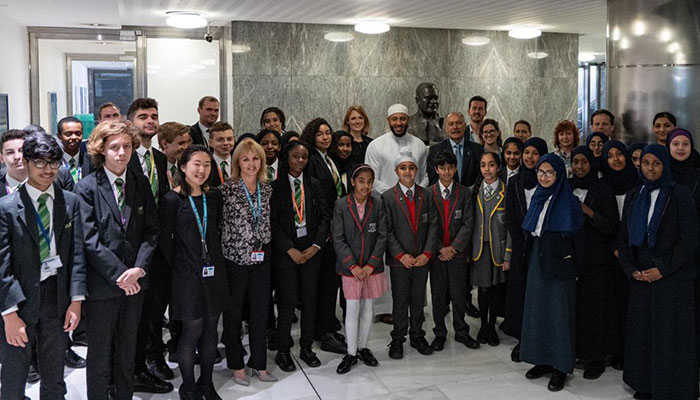 School children visit NZ High Commissioner in London, offer condolences over Christchurch attacks