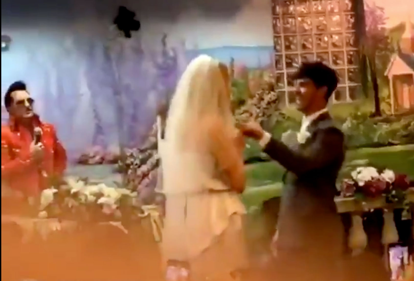 Sophie Turner Joe Jonas Tie The Knot In Suprise Vegas Wedding