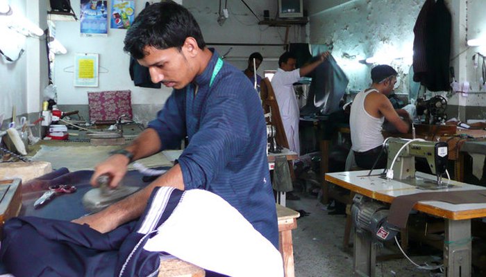 Rahim Yar Khan sets a standard rate for tailors