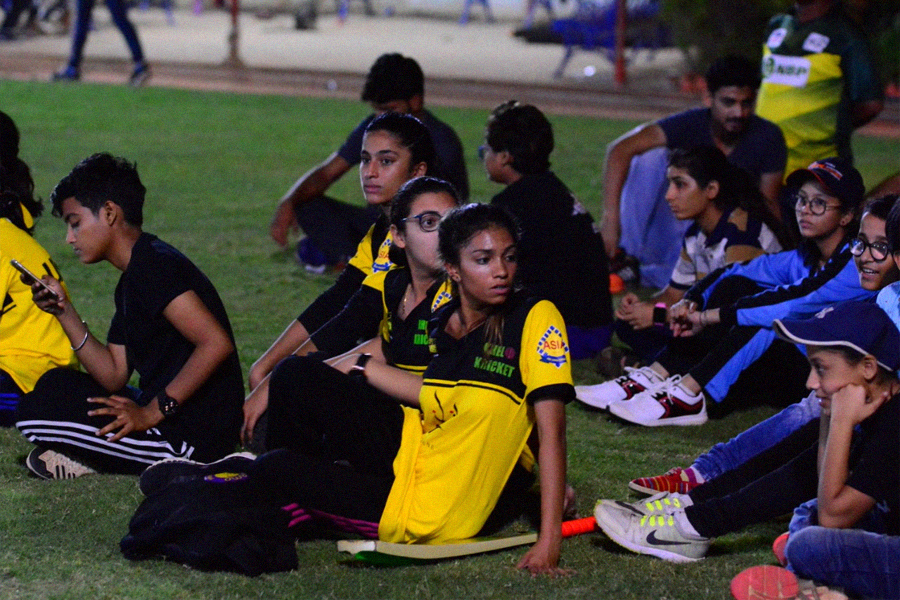 Looking up to Sana Mir and Bismah Maroof, women cricketers join Ramzan’s night cricket