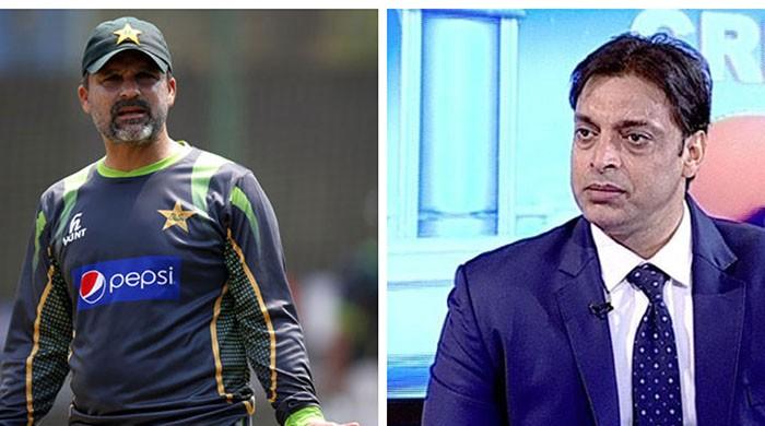 War of words between Shoaib Akhtar and Moin Khan