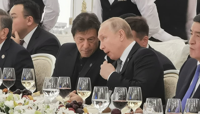 PM Imran, Russian President Vladimir Putin held several informal discussions at SCO meeting 
