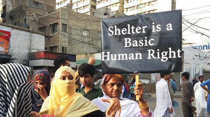 KCR affectees, women demand immediate resettlement in light of Karachi heatwave