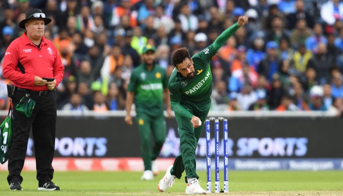 Pakistan lost but Mohammad Amir wins latest showdown against Virat Kohli
