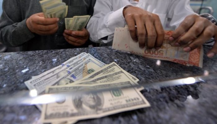 US dollar continues its upward trajectory against Pakistan rupee
