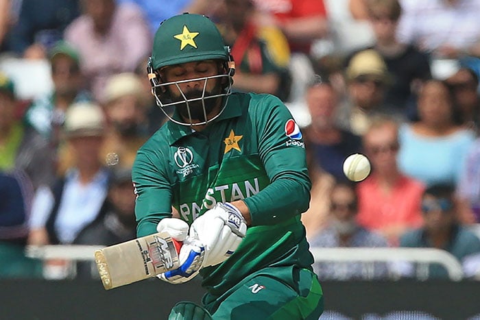 Should Pakistan continue with Hafeez for key match against New Zealand?