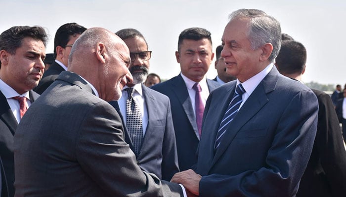 Afghan leader in Pakistan to talk ties, peace with Taliban