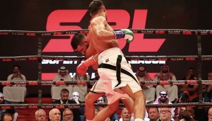 Boxer Amir Khan beats Australian Billy Dib to claim WBC international welterweight title