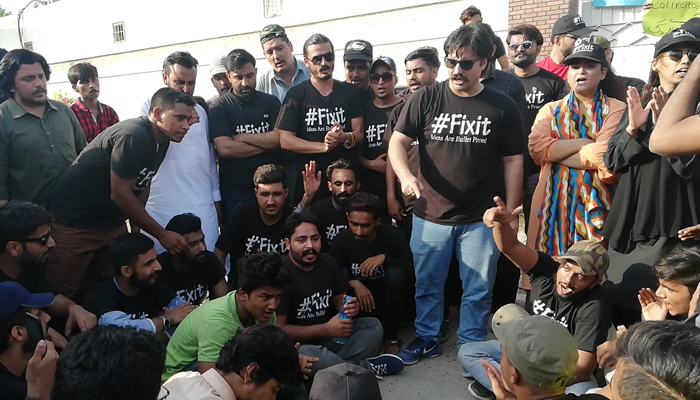 Police detain PTI's Alamgir Khan, three others as FixIt, PPP workers clash at protest
