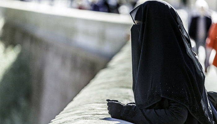 Dutch ban on burqas in public places takes effect