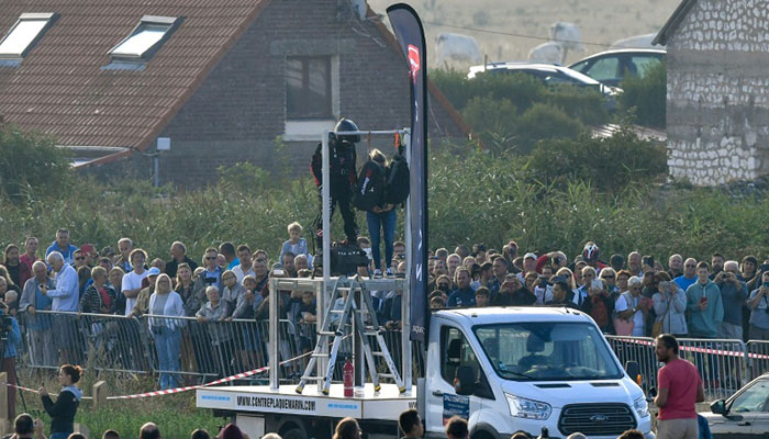 Frenchman lands in UK after crossing Channel on 'flyboard'